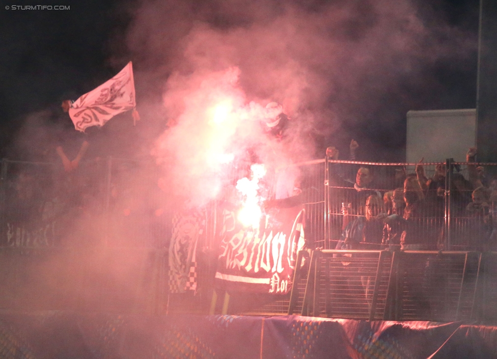 Austria Salzburg - Sturm Graz
OEFB Cup, 2. Runde, SV Austria Salzburg - SK Sturm Graz, Stadion Voecklabruck, 23.09.2014. 

Foto zeigt Fans von Sturm
Schlüsselwörter: pyrotechnik