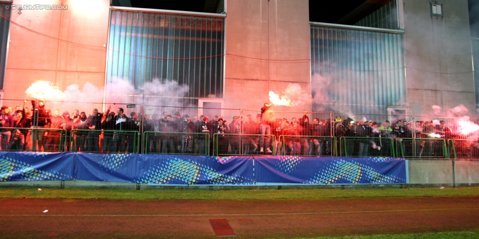 Austria Salzburg - Sturm Graz
OEFB Cup, 2. Runde, SV Austria Salzburg - SK Sturm Graz, Stadion Voecklabruck, 23.09.2014. 

Foto zeigt Fans von Sturm
Schlüsselwörter: pyrotechnik