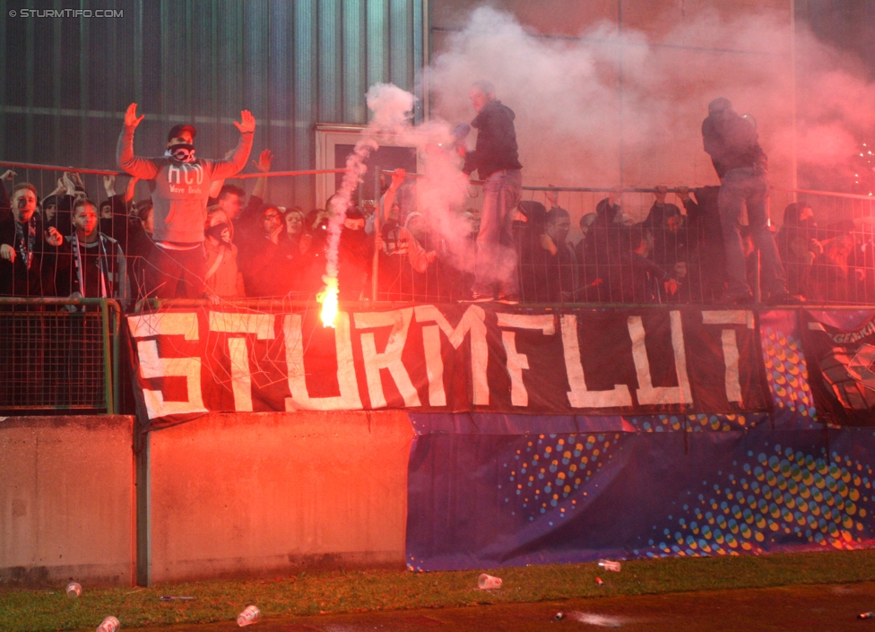 Austria Salzburg - Sturm Graz
OEFB Cup, 2. Runde, SV Austria Salzburg - SK Sturm Graz, Stadion Voecklabruck, 23.09.2014. 

Foto zeigt Fans von Sturm
Schlüsselwörter: pyrotechnik