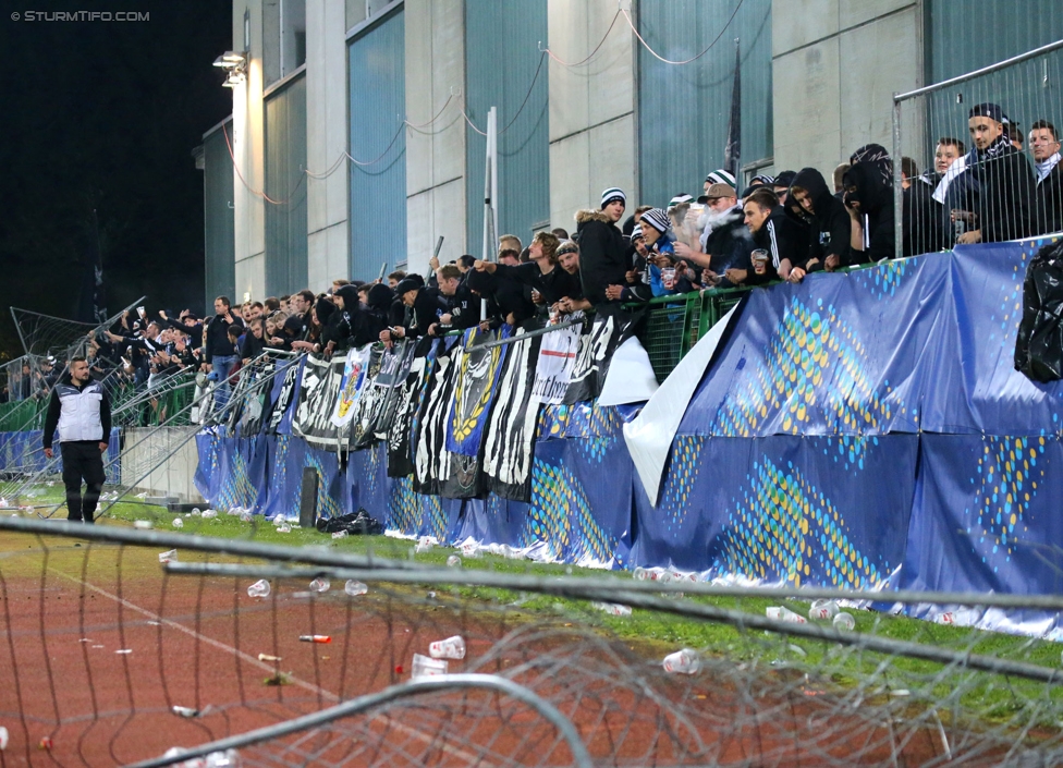 Austria Salzburg - Sturm Graz
OEFB Cup, 2. Runde, SV Austria Salzburg - SK Sturm Graz, Stadion Voecklabruck, 23.09.2014. 

Foto zeigt Bauzaeune und Fans von Sturm
