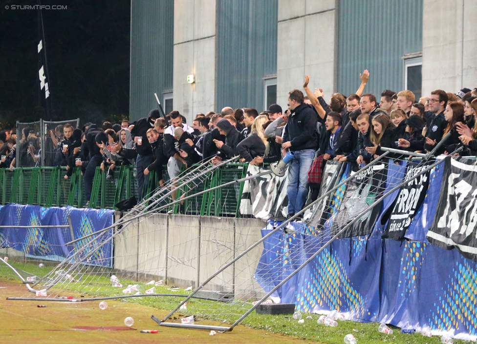 Austria Salzburg - Sturm Graz
OEFB Cup, 2. Runde, SV Austria Salzburg - SK Sturm Graz, Stadion Voecklabruck, 23.09.2014. 

Foto zeigt Bauzaeune und Fans von Sturm
