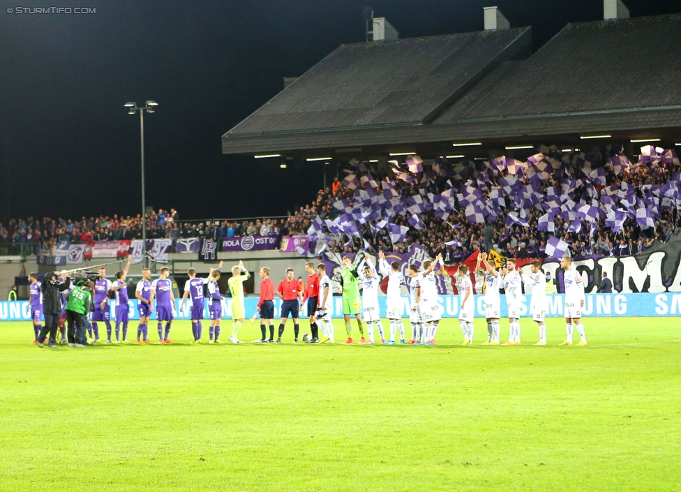 Austria Salzburg - Sturm Graz
OEFB Cup, 2. Runde, SV Austria Salzburg - SK Sturm Graz, Stadion Voecklabruck, 23.09.2014. 

Foto zeigt die Mannschaft von A. Salzburg, das Schiedsrichterteam und die Mannschaft von Sturm
