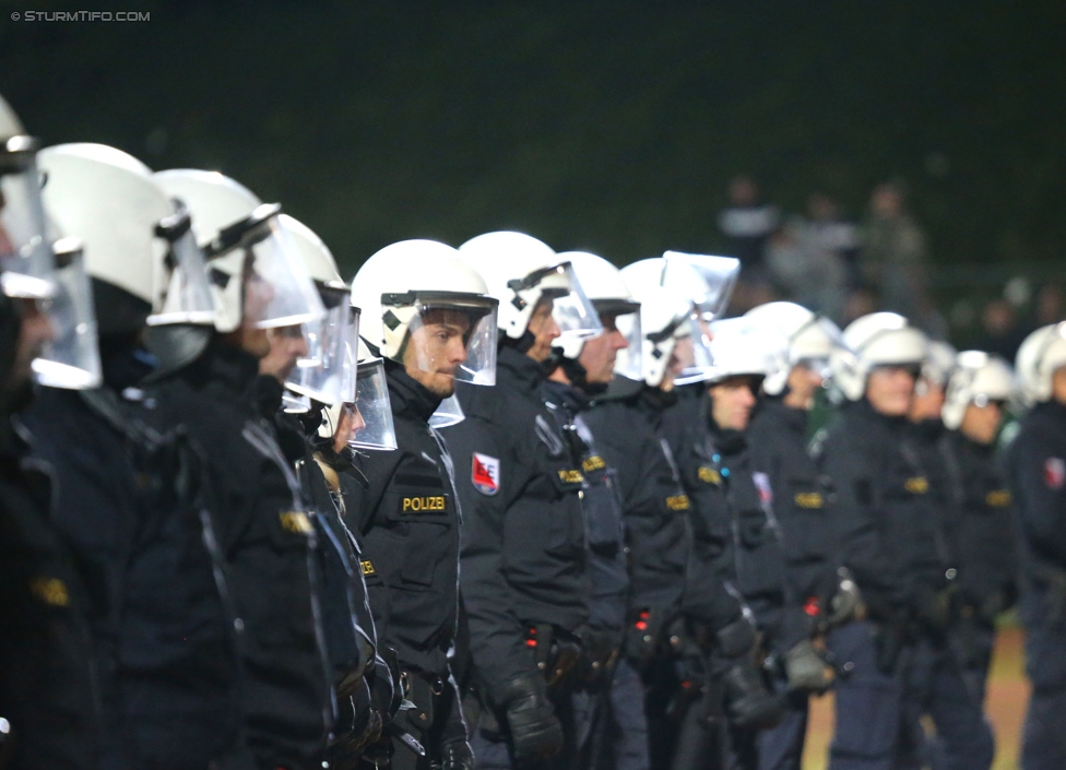 Austria Salzburg - Sturm Graz
OEFB Cup, 2. Runde, SV Austria Salzburg - SK Sturm Graz, Stadion Voecklabruck, 23.09.2014. 

Foto zeigt Polizei
