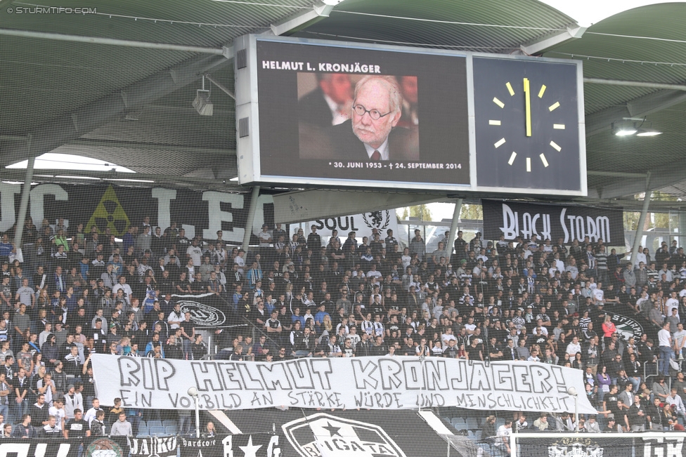 Sturm Graz - Altach
Oesterreichische Fussball Bundesliga, 10. Runde, SK Sturm Graz - SCR Altach, Stadion Liebenau Graz, 27.09.2014. 

Foto zeigt Fans von Sturm mit einem Spruchband fuer Helmut Kronjaeger
