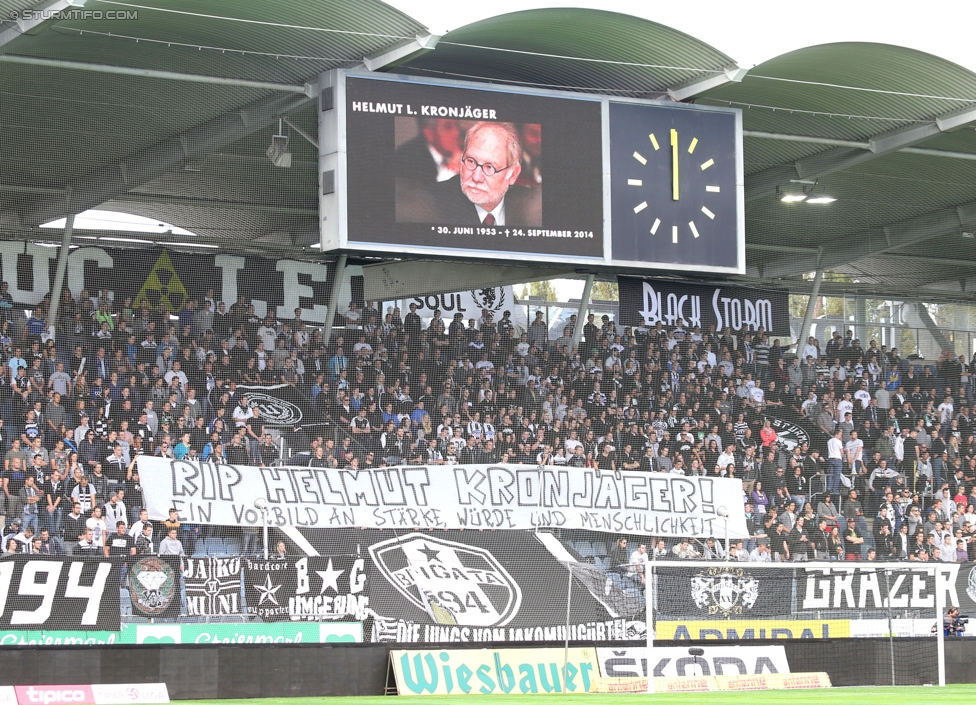 Sturm Graz - Altach
Oesterreichische Fussball Bundesliga, 10. Runde, SK Sturm Graz - SCR Altach, Stadion Liebenau Graz, 27.09.2014. 

Foto zeigt Fans von Sturm mit einem Spruchband fuer Helmut Kronjaeger
