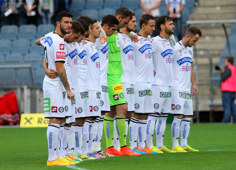 Sturm Graz - Altach
Oesterreichische Fussball Bundesliga, 10. Runde, SK Sturm Graz - SCR Altach, Stadion Liebenau Graz, 27.09.2014. 

Foto zeigt die Mannschaft von Sturm bei einer Trauerminute fuer Helmut Kronjaeger
