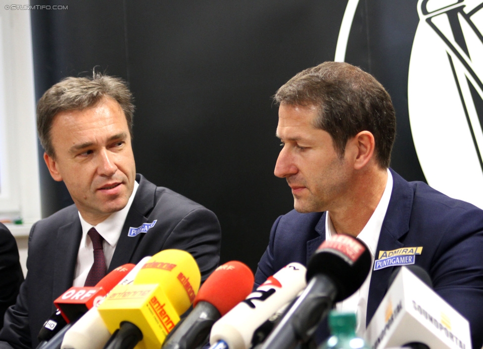 Pressekonferenz Sturm
Oesterreichische Fussball Bundesliga, SK Sturm Graz Pressekonferenz, Trainingszentrum Messendorf, 30.09.2014.

Foto zeigt Christian Jauk (Praesident Sturm) und Franco Foda (Cheftrainer Sturm)
