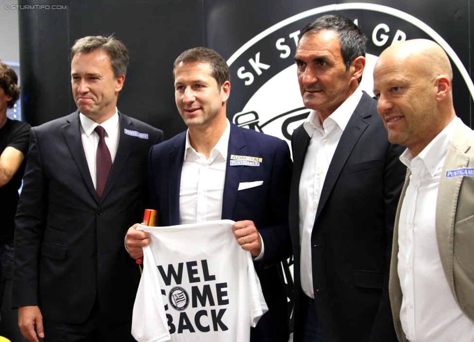 Pressekonferenz Sturm
Oesterreichische Fussball Bundesliga, SK Sturm Graz Pressekonferenz, Trainingszentrum Messendorf, 30.09.2014.

Foto zeigt Christian Jauk (Praesident Sturm), Franco Foda (Cheftrainer Sturm), Thomas Kristl (Co-Trainer Sturm) und Gerhard Goldbrich (General Manager Sturm)
