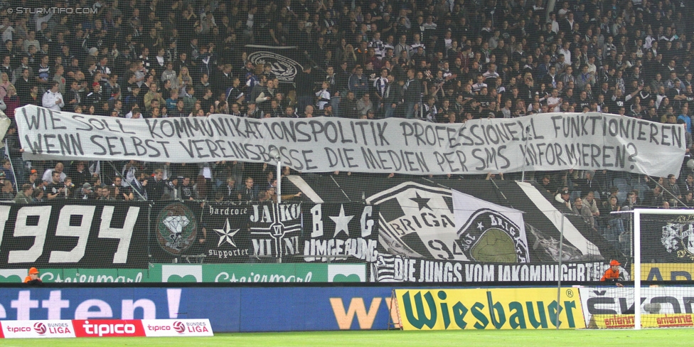 Sturm Graz - Groedig
Oesterreichische Fussball Bundesliga, 11. Runde, SK Sturm Graz - SV Groedig, Stadion Liebenau Graz, 04.10.2014. 

Foto zeigt Fans von Sturm mit einem Spruchband
Schlüsselwörter: protest