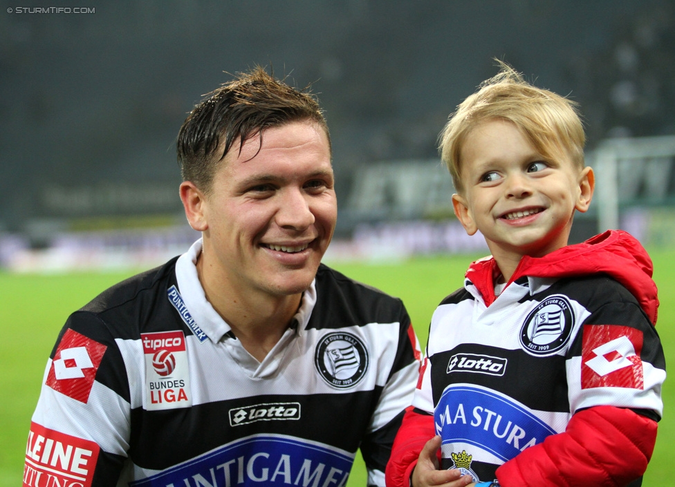 Sturm Graz - Groedig
Oesterreichische Fussball Bundesliga, 11. Runde, SK Sturm Graz - SV Groedig, Stadion Liebenau Graz, 04.10.2014. 

Foto zeigt Marko Stankovic (Sturm) mit seinem Sohn
