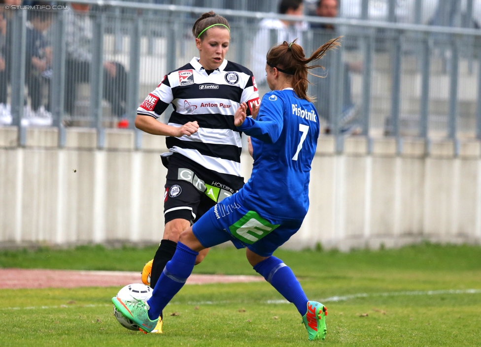 Sturm Damen - LUV
OEFB Frauenliga, 6. Runde,  SK Sturm Graz Damen - LUV Graz, Trainingszentrum Messendorf, 04.10.2014. 

Foto zeigt Stephanie Kovacs (Sturm Damen) und Jasmin Christine Pistotnik (LUV)
