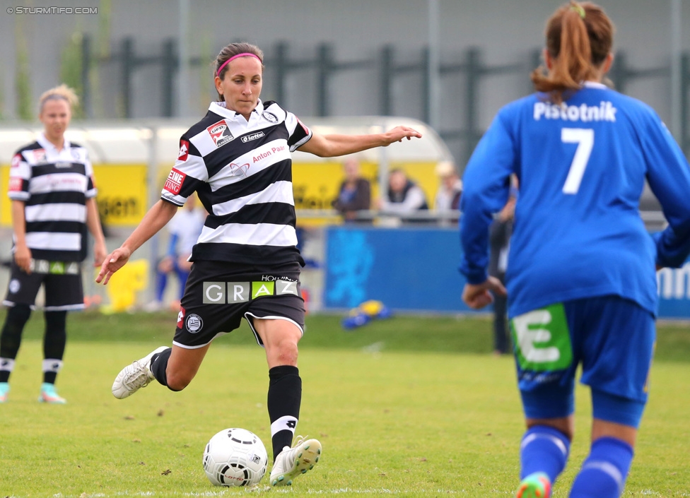 Sturm Damen - LUV
OEFB Frauenliga, 6. Runde,  SK Sturm Graz Damen - LUV Graz, Trainingszentrum Messendorf, 04.10.2014. 

Foto zeigt Anja Milenkovic (Sturm Damen) und Jasmin Christine Pistotnik (LUV)
