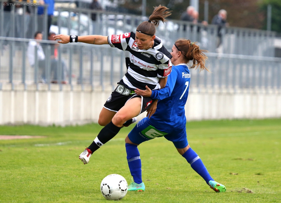 Sturm Damen - LUV
OEFB Frauenliga, 6. Runde,  SK Sturm Graz Damen - LUV Graz, Trainingszentrum Messendorf, 04.10.2014. 

Foto zeigt Urska Zganec (Sturm Damen) und Jasmin Christine Pistotnik (LUV)
