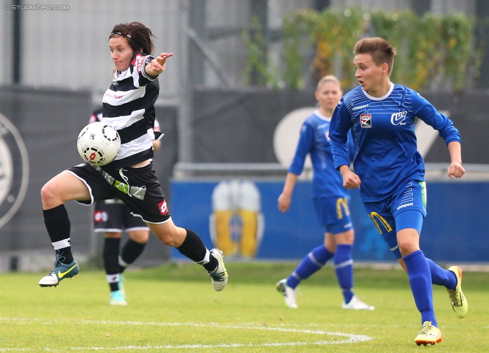 Sturm Damen - LUV
OEFB Frauenliga, 6. Runde,  SK Sturm Graz Damen - LUV Graz, Trainingszentrum Messendorf, 04.10.2014. 

Foto zeigt Mihaela Pavlek (Sturm Damen) und Jessica Starchl (LUV)
