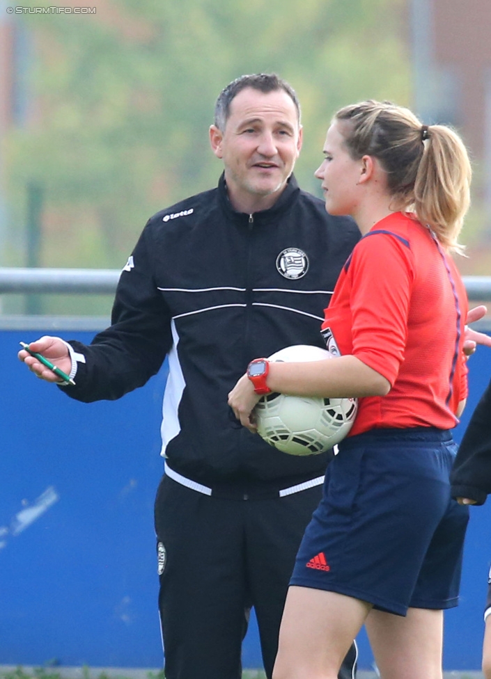 Sturm Damen - LUV
OEFB Frauenliga, 6. Runde,  SK Sturm Graz Damen - LUV Graz, Trainingszentrum Messendorf, 04.10.2014. 

Foto zeigt Markus Hiden (Cheftrainer Sturm Damen) und Schiedsrichterin Francesca Micossi
