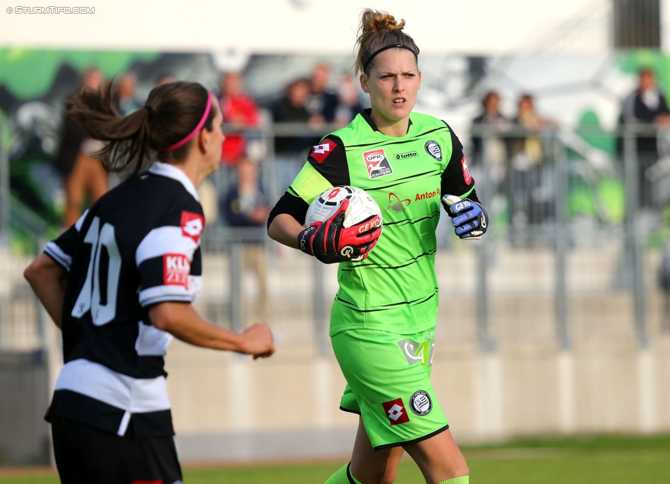 Sturm Damen - LUV
OEFB Frauenliga, 6. Runde,  SK Sturm Graz Damen - LUV Graz, Trainingszentrum Messendorf, 04.10.2014. 

Foto zeigt Anja Milenkovic (Sturm Damen) und Anna-Carina Kristler (Sturm Damen)
