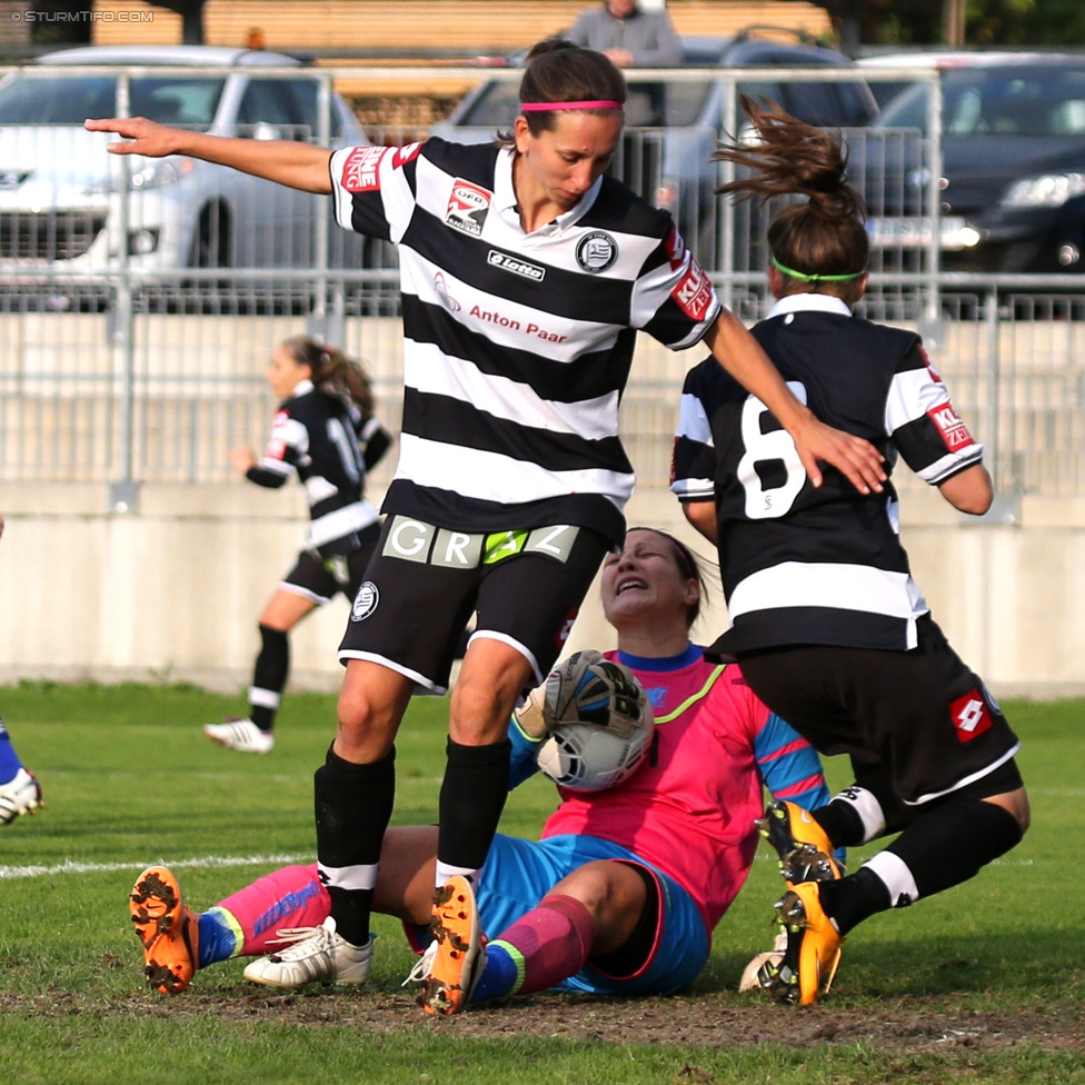 Sturm Damen - LUV
OEFB Frauenliga, 6. Runde,  SK Sturm Graz Damen - LUV Graz, Trainingszentrum Messendorf, 04.10.2014. 

Foto zeigt Anja Milenkovic (Sturm Damen), Sarah Grossmann (LUV) und Stephanie Kovacs (Sturm Damen)
Schlüsselwörter: foul