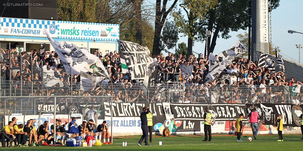 Wiener Neustadt - Sturm Graz
Oesterreichische Fussball Bundesliga, 12. Runde, SC Wiener Neustadt - SK Sturm Graz, Stadion Wiener Neustadt, 19.10.2014. 

Foto zeigt Fans von Sturm
