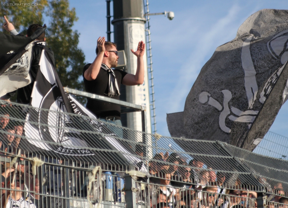 Wiener Neustadt - Sturm Graz
Oesterreichische Fussball Bundesliga, 12. Runde, SC Wiener Neustadt - SK Sturm Graz, Stadion Wiener Neustadt, 19.10.2014. 

Foto zeigt Fans von Sturm
