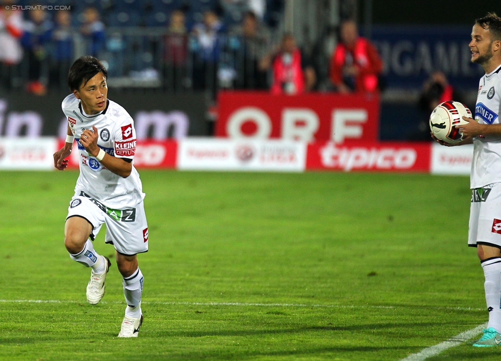 Wiener Neustadt - Sturm Graz
Oesterreichische Fussball Bundesliga, 12. Runde, SC Wiener Neustadt - SK Sturm Graz, Stadion Wiener Neustadt, 19.10.2014. 

Foto zeigt Taisuke Akiyoshi (Sturm) und Christian Klem (Sturm)
