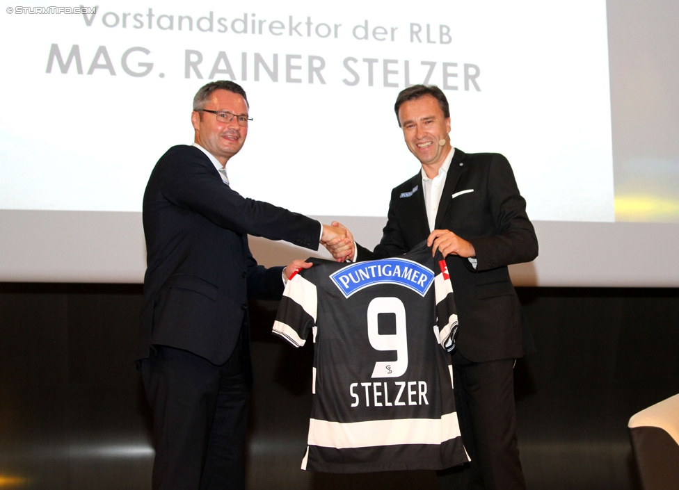 SK Sturm Mitgliederabend
SK Sturm Graz Mitgliederabend, Raiffeisen Landesbank Raaba, 21.10.2014. 

Foto zeigt Rainer Stelzer (RLB) und Christian Jauk (Praesident Sturm)
