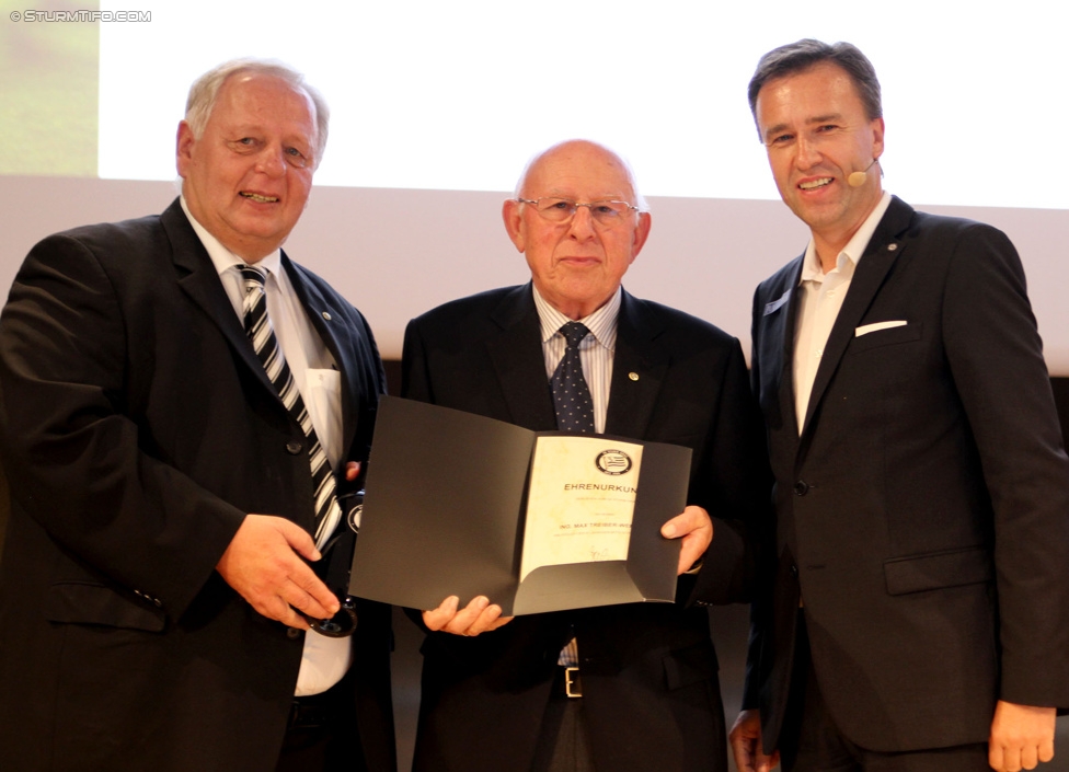 SK Sturm Mitgliederabend
SK Sturm Graz Mitgliederabend, Raiffeisen Landesbank Raaba, 21.10.2014. 

Foto zeigt Hans Fedl (Ehrenpraesident Sturm), ein Vereinsmitglied und Christian Jauk (Praesident Sturm)
