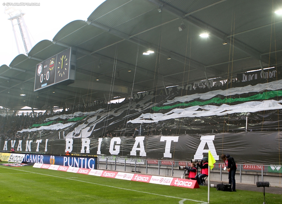 Sturm Graz - Rapid Wien
Oesterreichische Fussball Bundesliga, 13. Runde, SK Sturm Graz - SK Rapid Wien, Stadion Liebenau Graz, 25.10.2014. 

Foto zeigt Fans von Sturm mit einer Choreografie
