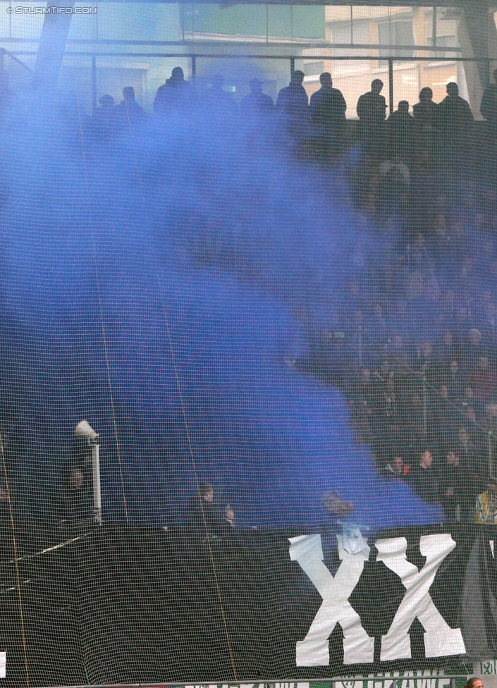 Sturm Graz - Rapid Wien
Oesterreichische Fussball Bundesliga, 13. Runde, SK Sturm Graz - SK Rapid Wien, Stadion Liebenau Graz, 25.10.2014. 

Foto zeigt Fans von Sturm mit einer Choreografie
Schlüsselwörter: pyrotechnik