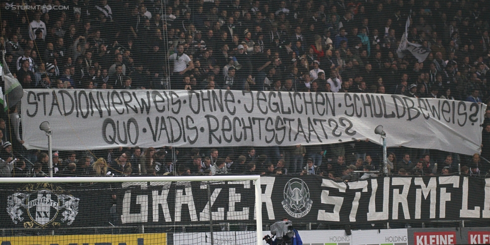 Sturm Graz - Rapid Wien
Oesterreichische Fussball Bundesliga, 13. Runde, SK Sturm Graz - SK Rapid Wien, Stadion Liebenau Graz, 25.10.2014. 

Foto zeigt Fans von Sturm mit einem Spruchband
Schlüsselwörter: protest