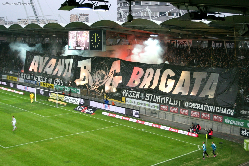 Sturm Graz - Rapid Wien
Oesterreichische Fussball Bundesliga, 13. Runde, SK Sturm Graz - SK Rapid Wien, Stadion Liebenau Graz, 25.10.2014. 

Foto zeigt Fans von Sturm mit einer Choreografie
Schlüsselwörter: pyrotechnik