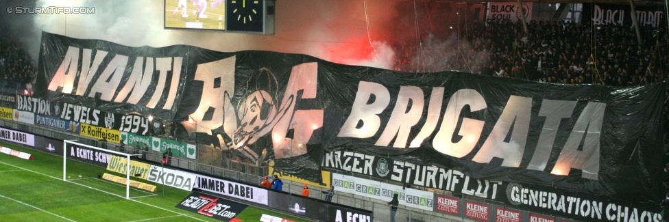 Sturm Graz - Rapid Wien
Oesterreichische Fussball Bundesliga, 13. Runde, SK Sturm Graz - SK Rapid Wien, Stadion Liebenau Graz, 25.10.2014. 

Foto zeigt Fans von Sturm mit einer Choreografie
