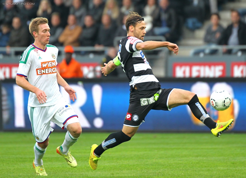 Sturm Graz - Rapid Wien
Oesterreichische Fussball Bundesliga, 13. Runde, SK Sturm Graz - SK Rapid Wien, Stadion Liebenau Graz, 25.10.2014. 

Foto zeigt Robert Beric (Rapid) und Michael Madl (Sturm)
