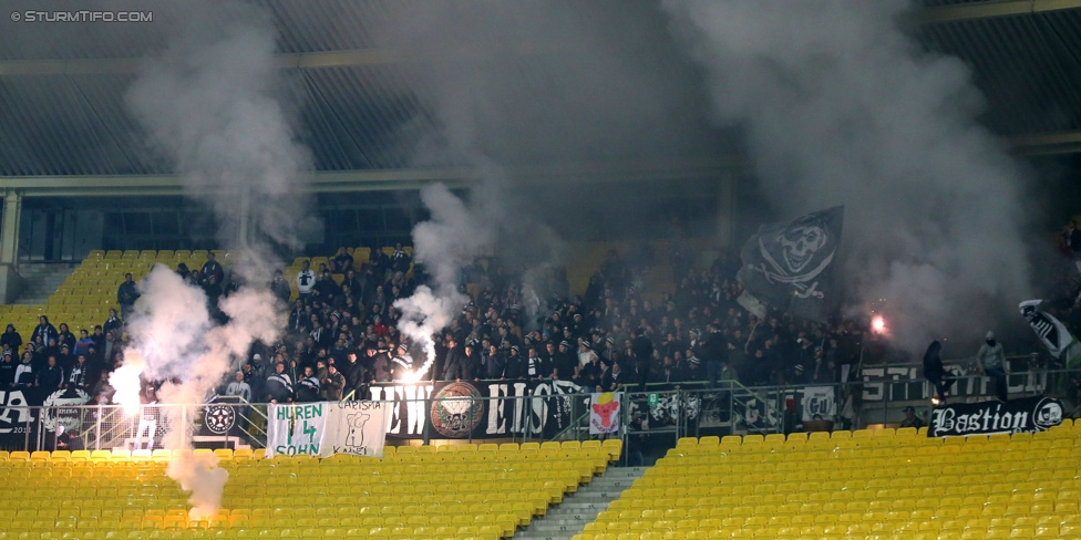 Rapid Wien - Sturm Graz
OEFB Cup, Achtelfinale, SK Rapid Wien - SK Sturm Graz, Ernst-Happel-Stadion Wien, 29.10.2014. 

Foto zeigt Fans von Sturm
Schlüsselwörter: pyrotechnik