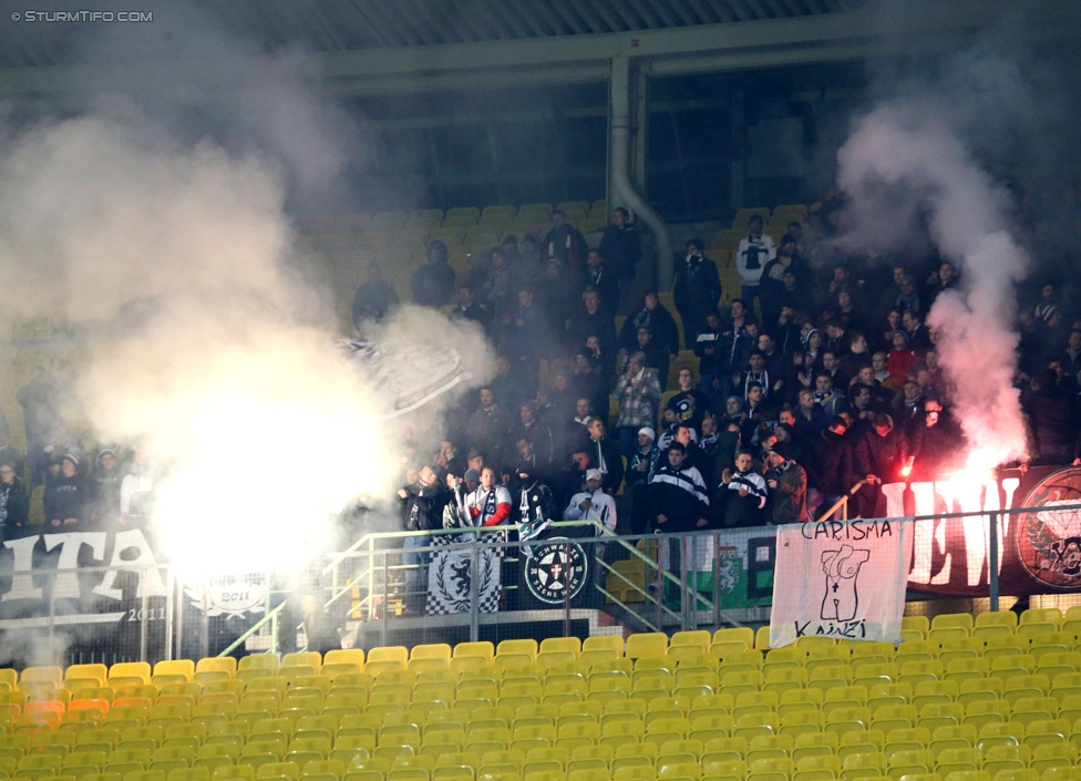 Rapid Wien - Sturm Graz
OEFB Cup, Achtelfinale, SK Rapid Wien - SK Sturm Graz, Ernst-Happel-Stadion Wien, 29.10.2014. 

Foto zeigt Fans von Sturm
Schlüsselwörter: pyrotechnik