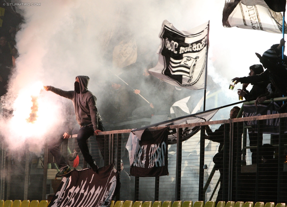 Rapid Wien - Sturm Graz
OEFB Cup, Achtelfinale, SK Rapid Wien - SK Sturm Graz, Ernst-Happel-Stadion Wien, 29.10.2014. 

Foto zeigt Fans von Sturm
Schlüsselwörter: pyrotechnik