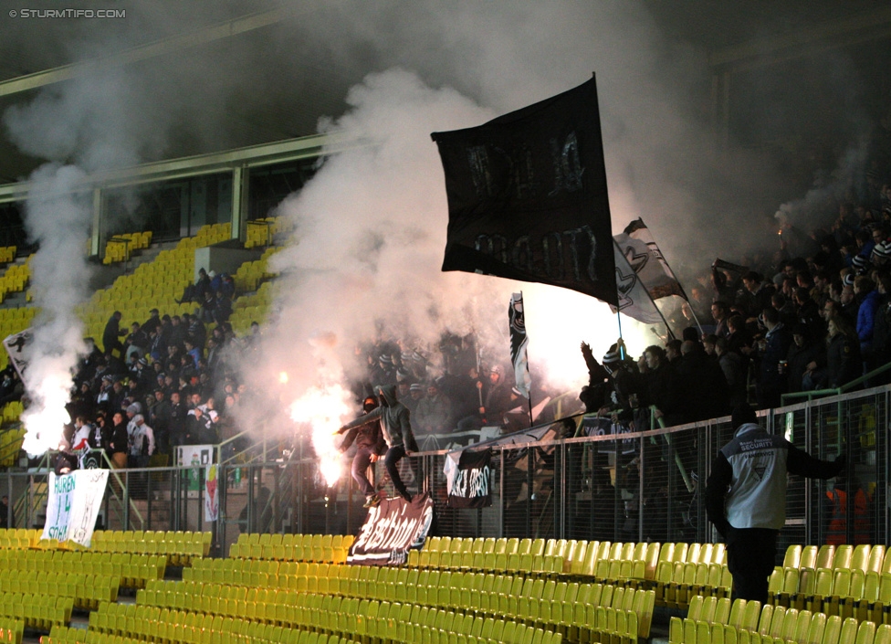 Rapid Wien - Sturm Graz
OEFB Cup, Achtelfinale, SK Rapid Wien - SK Sturm Graz, Ernst-Happel-Stadion Wien, 29.10.2014. 

Foto zeigt Fans von Sturm
Schlüsselwörter: pyrotechnik