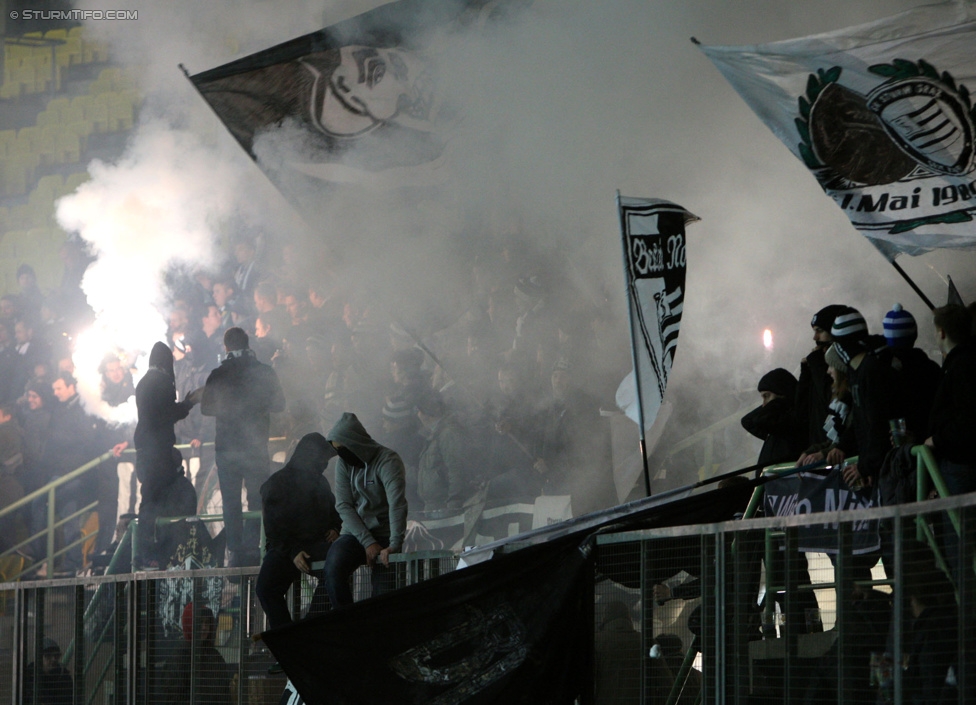 Rapid Wien - Sturm Graz
OEFB Cup, Achtelfinale, SK Rapid Wien - SK Sturm Graz, Ernst-Happel-Stadion Wien, 29.10.2014. 

Foto zeigt Fans von Sturm
Schlüsselwörter: pyrotechnik