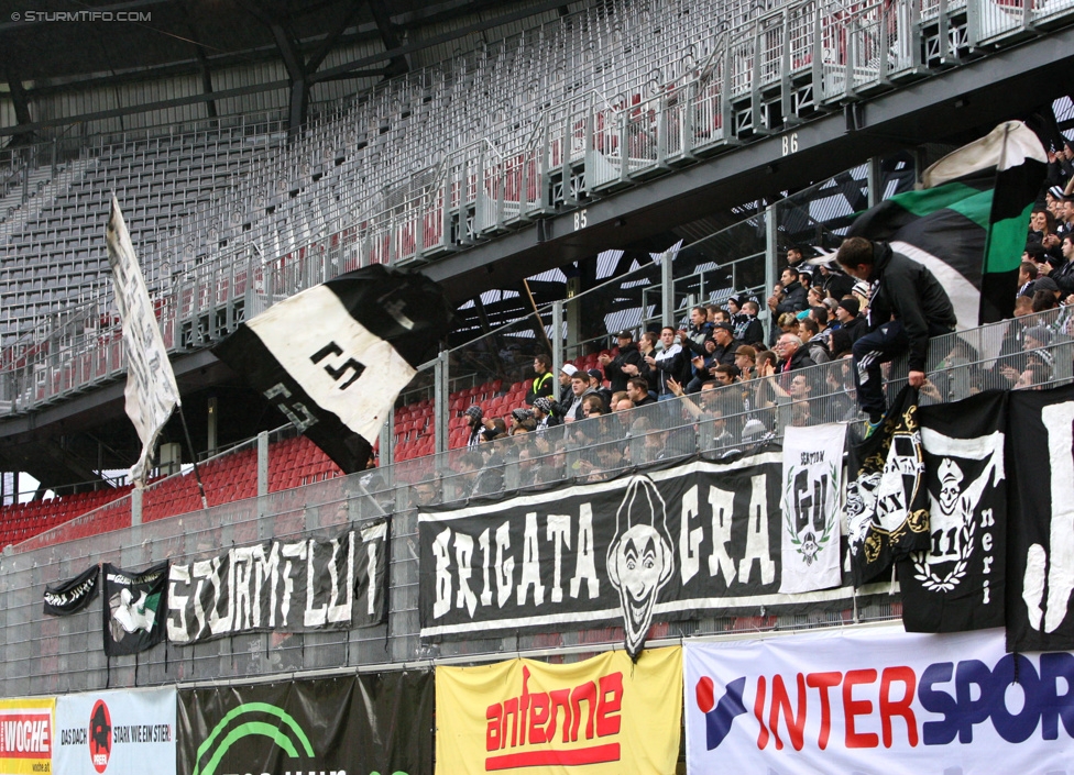 Wolfsberg - Sturm Graz
Oesterreichische Fussball Bundesliga, 15. Runde, Wolfsberger AC - SK Sturm Graz, Woertherseestadion Klagenfurt, 08.11.2014. 

Foto zeigt Fans von Sturm
