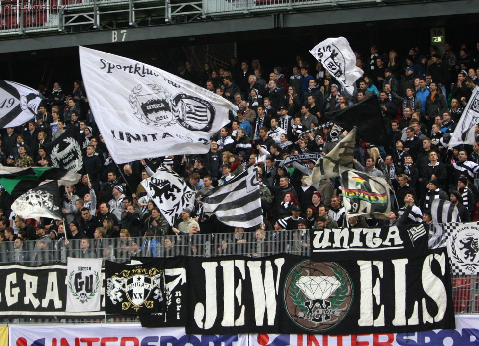 Wolfsberg - Sturm Graz
Oesterreichische Fussball Bundesliga, 15. Runde, Wolfsberger AC - SK Sturm Graz, Woertherseestadion Klagenfurt, 08.11.2014. 

Foto zeigt Fans von Sturm
