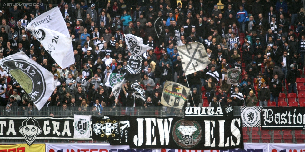 Wolfsberg - Sturm Graz
Oesterreichische Fussball Bundesliga, 15. Runde, Wolfsberger AC - SK Sturm Graz, Woertherseestadion Klagenfurt, 08.11.2014. 

Foto zeigt Fans von Sturm
