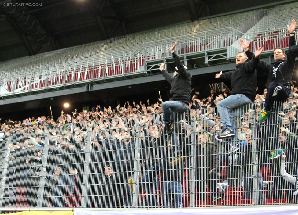 Wolfsberg - Sturm Graz
Oesterreichische Fussball Bundesliga, 15. Runde, Wolfsberger AC - SK Sturm Graz, Woertherseestadion Klagenfurt, 08.11.2014. 

Foto zeigt Fans von Sturm
