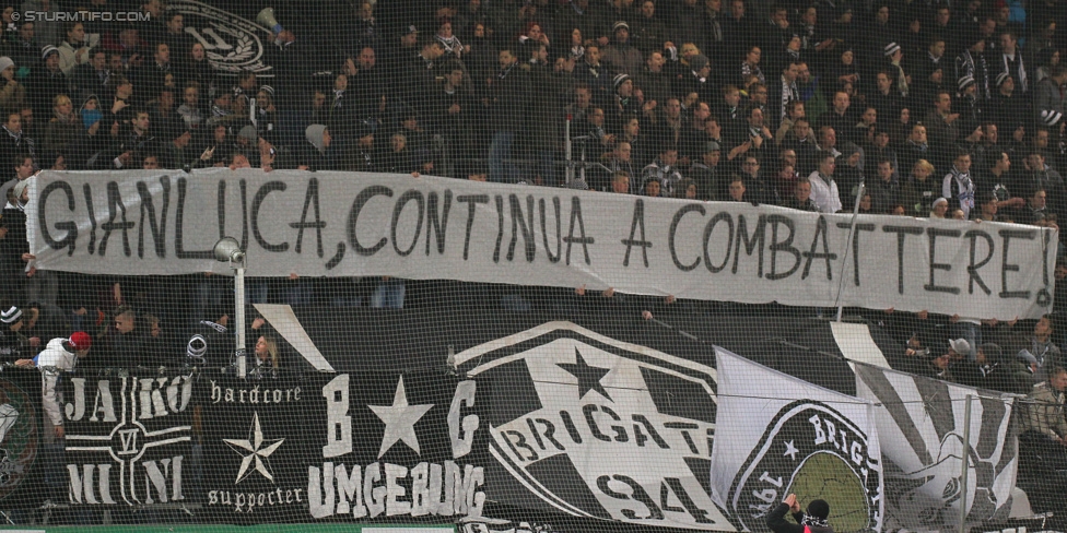 Sturm Graz - RB Salzburg
Oesterreichische Fussball Bundesliga, 16. Runde, SK Sturm Graz - FC RB Salzburg, Stadion Liebenau Graz, 23.11.2014. 

Foto zeigt Fans von Sturm mit einem Spruchband
Schlüsselwörter: protest