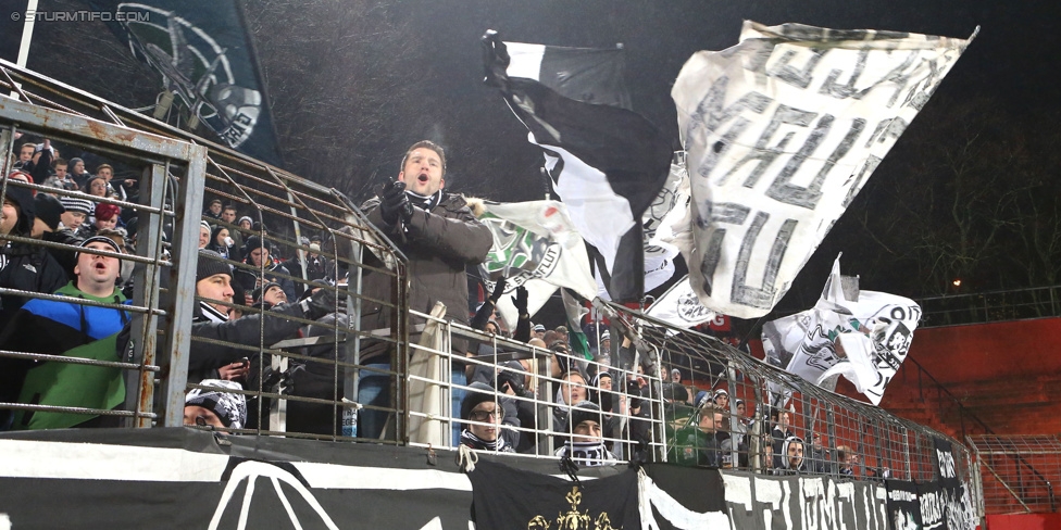 Admira Wacker - Sturm Graz
Oesterreichische Fussball Bundesliga, 17. Runde, FC Admira Wacker Moedling, Stadion Suedstadt Maria Enzersdorf, 29.11.2014. 

Foto zeigt Fans von Sturm
