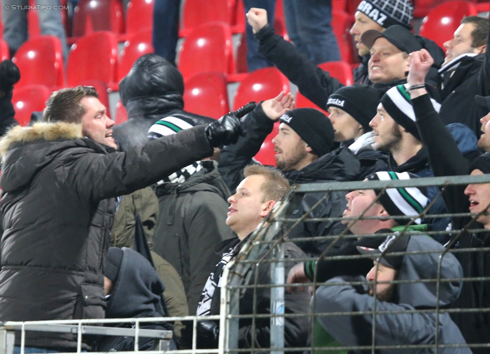 Admira Wacker - Sturm Graz
Oesterreichische Fussball Bundesliga, 17. Runde, FC Admira Wacker Moedling, Stadion Suedstadt Maria Enzersdorf, 29.11.2014. 

Foto zeigt Fans von Sturm
