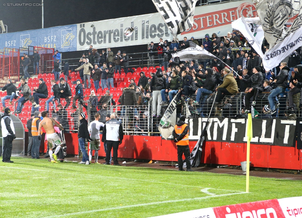 Admira Wacker - Sturm Graz
Oesterreichische Fussball Bundesliga, 17. Runde, FC Admira Wacker Moedling, Stadion Suedstadt Maria Enzersdorf, 29.11.2014. 

Foto zeigt Fans von Sturm
