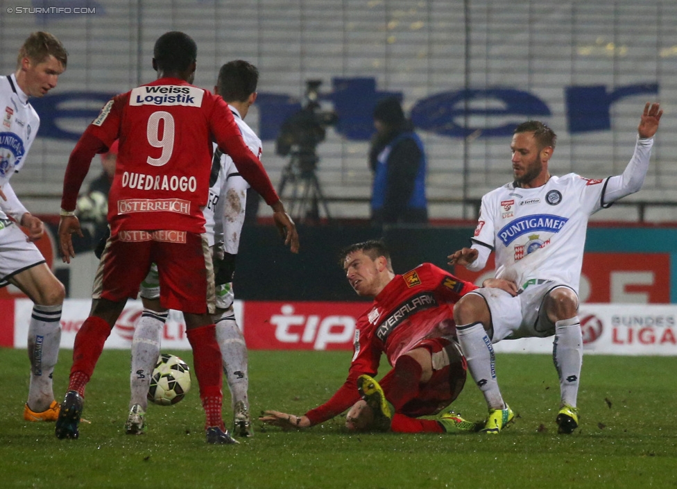 Admira Wacker - Sturm Graz
Oesterreichische Fussball Bundesliga, 17. Runde, FC Admira Wacker Moedling, Stadion Suedstadt Maria Enzersdorf, 29.11.2014. 

Foto zeigt Issiaka Ouedraogo (Admira) und Martin Ehrenreich (Sturm)
