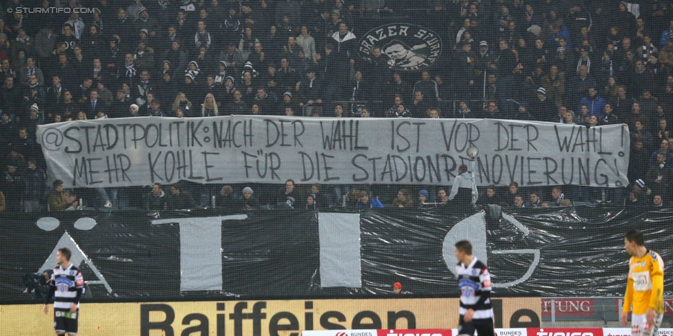 Sturm Graz - Ried
Oesterreichische Fussball Bundesliga, 18. Runde, SK Sturm Graz - SV Ried, Stadion Liebenau Graz, 06.12.2014. 

Foto zeigt Fans von Sturm mit einem Spruchband
Schlüsselwörter: protest