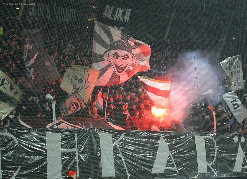 Sturm Graz - Ried
Oesterreichische Fussball Bundesliga, 18. Runde, SK Sturm Graz - SV Ried, Stadion Liebenau Graz, 06.12.2014. 

Foto zeigt Fans von Sturm
Schlüsselwörter: pyrotechnik