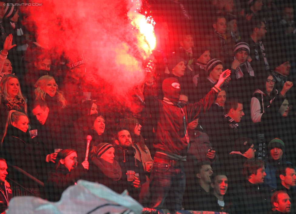 Sturm Graz - Ried
Oesterreichische Fussball Bundesliga, 18. Runde, SK Sturm Graz - SV Ried, Stadion Liebenau Graz, 06.12.2014. 

Foto zeigt Fans von Sturm
Schlüsselwörter: pyrotechnik