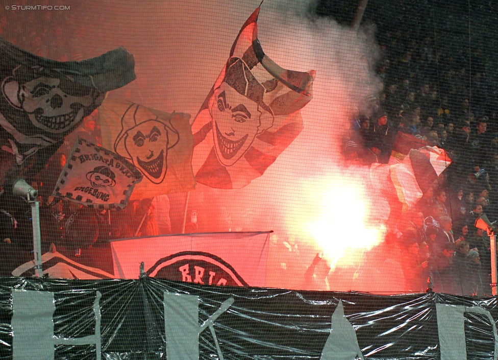 Sturm Graz - Ried
Oesterreichische Fussball Bundesliga, 18. Runde, SK Sturm Graz - SV Ried, Stadion Liebenau Graz, 06.12.2014. 

Foto zeigt Fans von Sturm
Schlüsselwörter: pyrotechnik